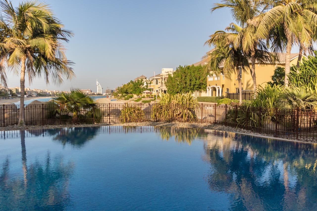Yanjoon Holiday Homes - Palm Jumeirah Frond A Villas ดูไบ ภายนอก รูปภาพ