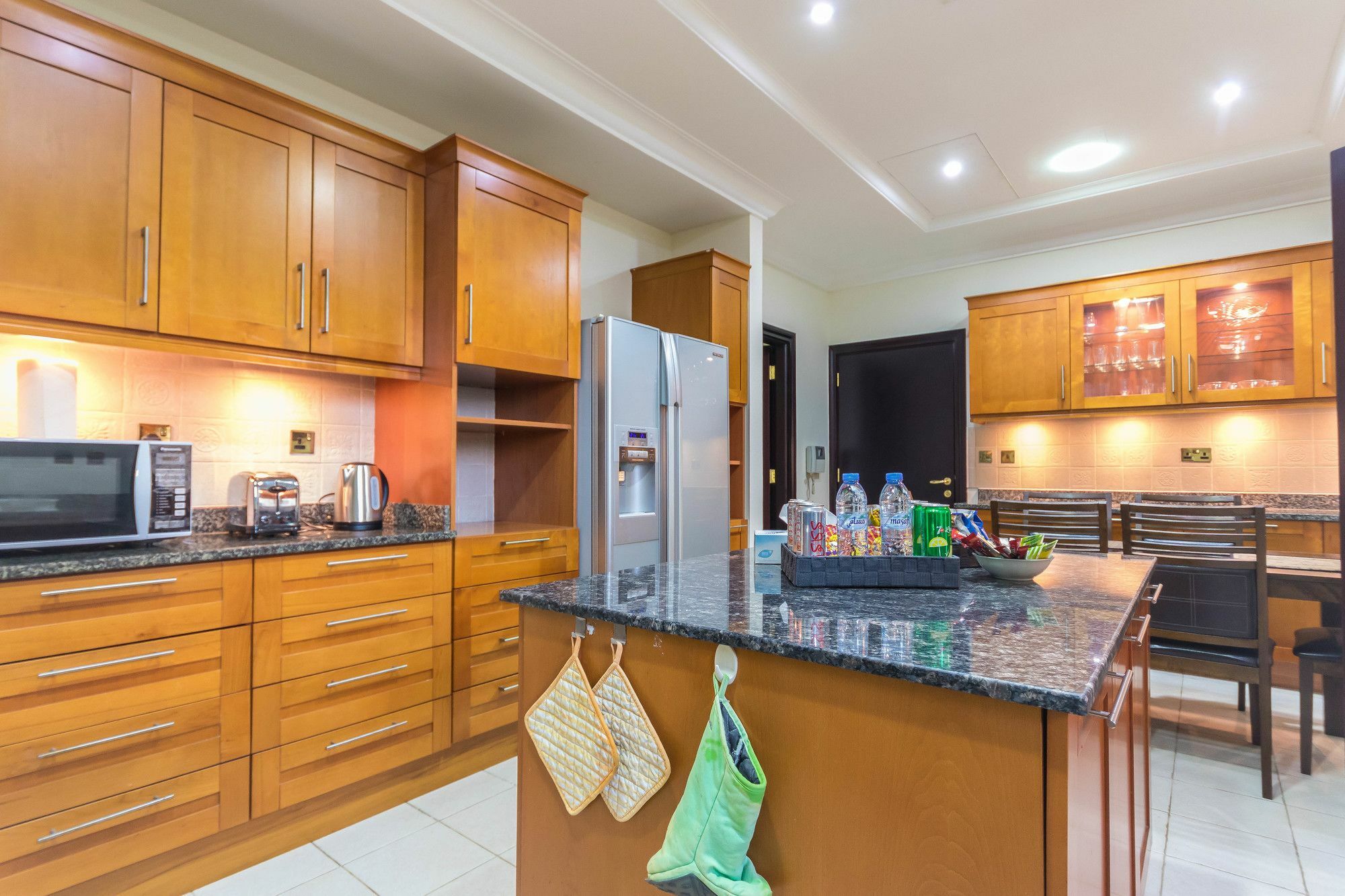 Yanjoon Holiday Homes - Palm Jumeirah Frond A Villas ดูไบ ภายนอก รูปภาพ