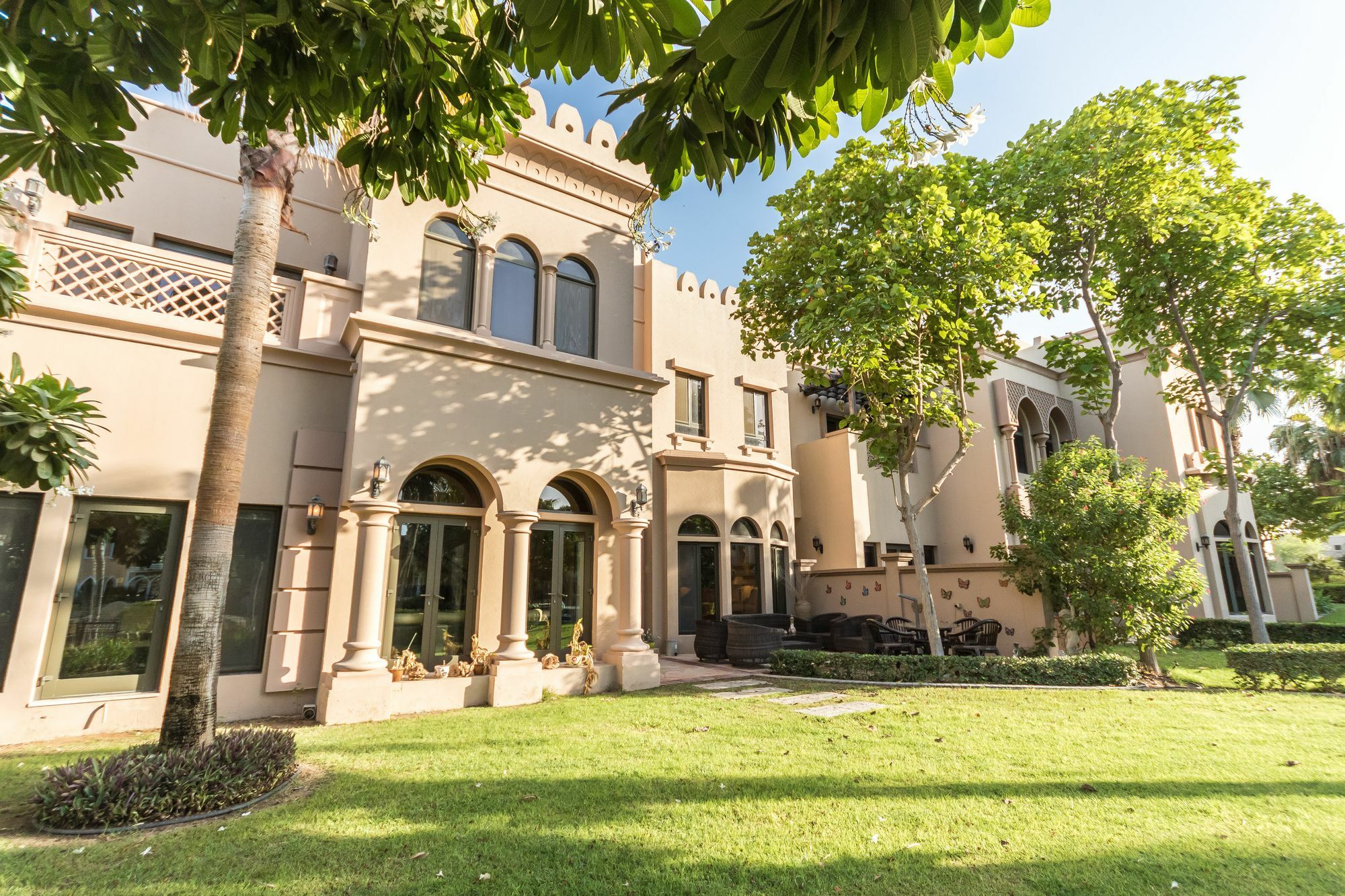 Yanjoon Holiday Homes - Palm Jumeirah Frond A Villas ดูไบ ภายนอก รูปภาพ